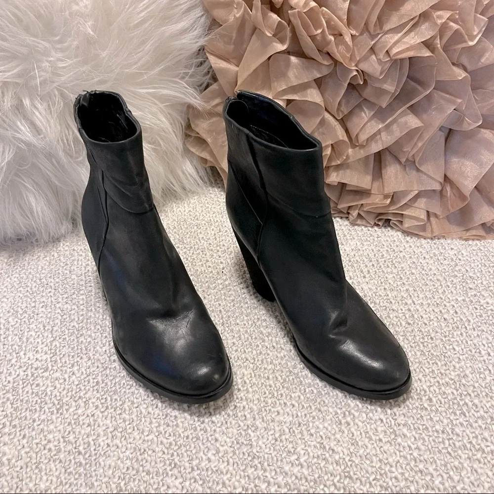 Arturo Chiang Hadley Black Leather Block Heel Back Zip Booties Sz 7